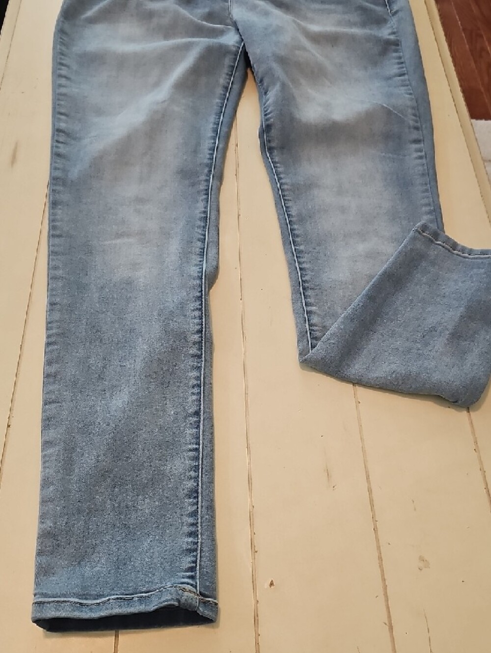 Wallflower Light Wash Faded Blue Softest Skinny Jeans, Juniors 15Long, Like New! - Picture 5 of 7